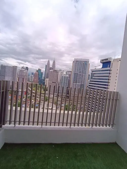 Col 18A Modern Balcony Klcc View Infinity Pool Apartment Kuala Lumpur 0*,  Malaysia