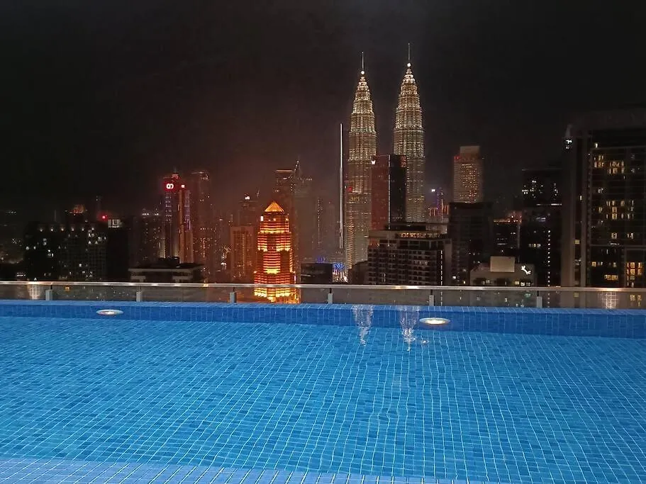 Col 18A Modern Balcony Klcc View Infinity Pool Apartment Kuala Lumpur 0*,  Malaysia